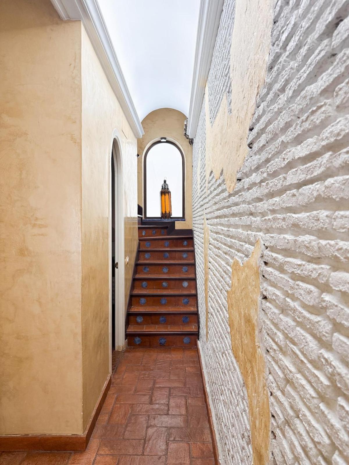 Monkeys Apartments Adriano & Terrace Seville Exterior photo